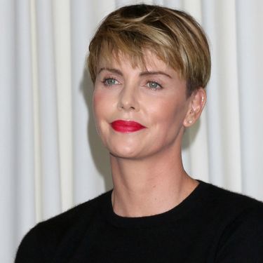 Charlize Theron u štiklama koje bi mnoge žene samo zaobišle u trgovini - 2
