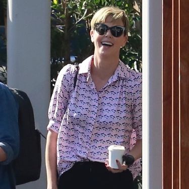 Charlize Theron u štiklama koje bi mnoge žene samo zaobišle u trgovini - 4