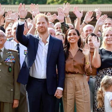 Meghan Markle u smeđim nijansama