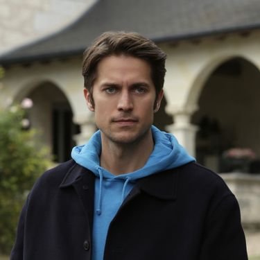 Lucas Bravo (Gabriel)