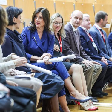 Sanja Musić Milanović u plavom odijelu - 3