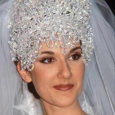 Fascinator težak 2,7 kilograma ozlijedio je Celine Dion