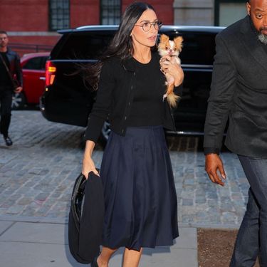 Demi Moore u midi suknji