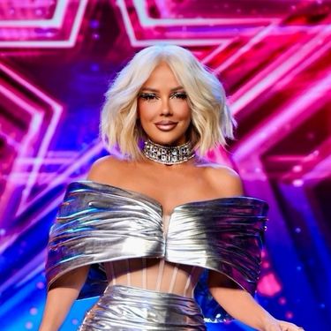 Maja Šuput u srebrnoj haljini u Supertalentu