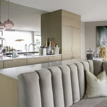 Vrlo elegantan stan uređen u pješčanim tonovima