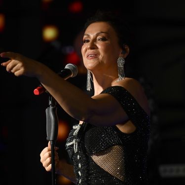 Nina Badrić u haljini posutoj šljokicama