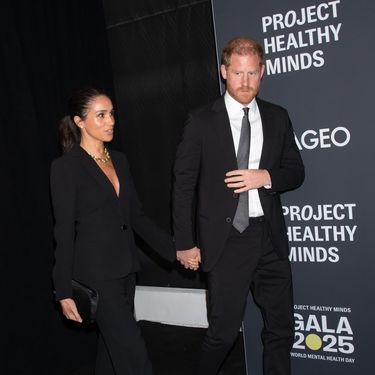 Meghan Markle u crnom odijelu