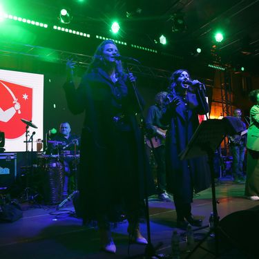 Doris Dragović u bijelim tenisicama na koncertu u Makarskoj - 6