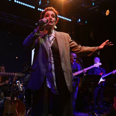 Doris Dragović u bijelim tenisicama na koncertu u Makarskoj - 7