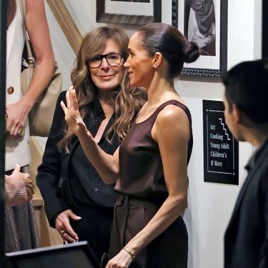 Meghan Markle u sandalama s remenčićima - 1