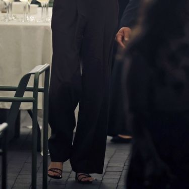 Meghan Markle u sandalama s remenčićima - 2