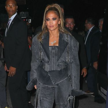 Jennifer je na prikazivanje filma stigla u kombinaciji modne kuće Balmain