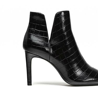 Stradivarius, 229 kuna