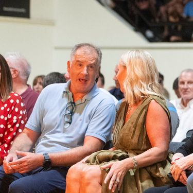 Renata Kukoč u sandalama s prednjom platformom i visokom potpeticom