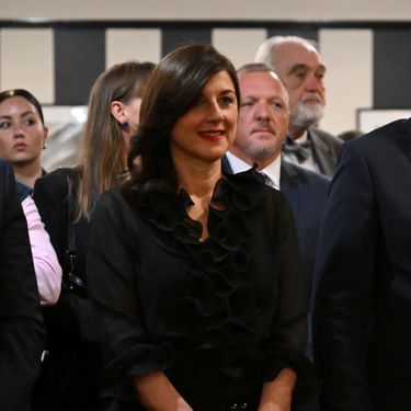 Sanja Musić Milanović u dugačkoj crnoj haljini i torbici sa zebrastim uzorkom - 3