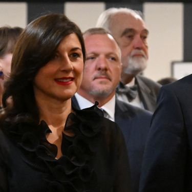 Sanja Musić Milanović u dugačkoj crnoj haljini i torbici sa zebrastim uzorkom - 6