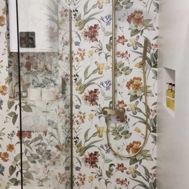 Stan u Kaštel Gomilici u kojem je kupaonica s cvjetnim marazzi pločicama glavna zvijezda - 2