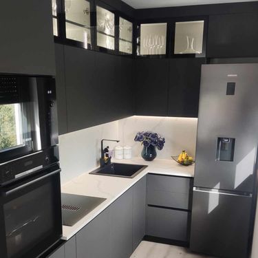 Stan u Kaštel Gomilici u kojem je kupaonica s cvjetnim marazzi pločicama glavna zvijezda - 4