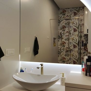 Stan u Kaštel Gomilici u kojem je kupaonica s cvjetnim marazzi pločicama glavna zvijezda - 6