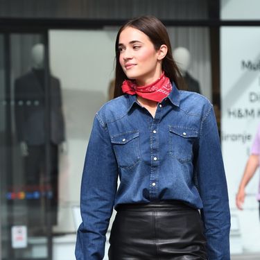 Zagrebačko street style izdanje u kožnatoj suknji s resama - 5