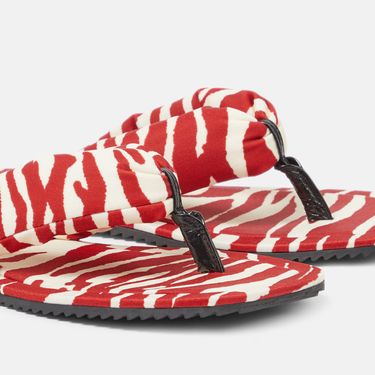 Ljupka Gojić Mikić nosi japanke brenda The Attico