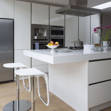 Metalik elementi, detalji i sjaj veliki su trend u uređenju kuhinje - 4