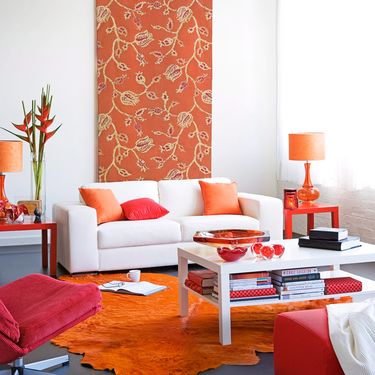 Glavnu boju pridružite njoj sličnoj sporednoj pa ublažite neutralnim