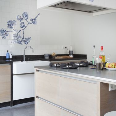 Elegantna kuća s ukrašenim zidnim pločicama u kuhinji - 6