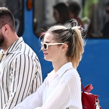 Matija i Miriam Cvek u šetnji gradom