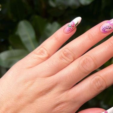 Nokti s uzorkom orhideje