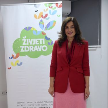 Sanja Musić Milanović u ružičasto-crvenom izdanju
