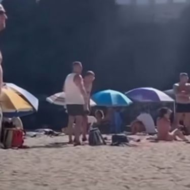 Tate na plaži