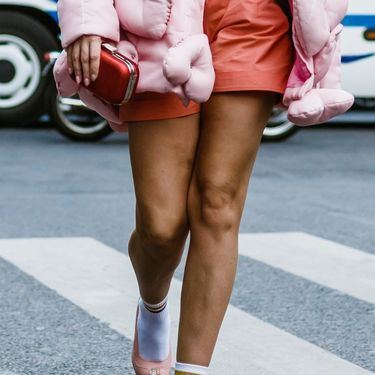 Kombinacija čarapa i štikli u street style izdanju s Tjedna mode