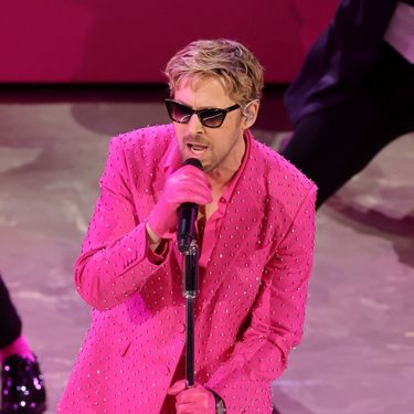 Ryan Gosling u ružičastom odijelu