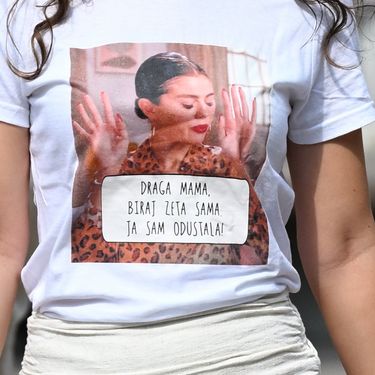 Crnka iz Zagreba nosi majicu sa simpatičnim natpisom