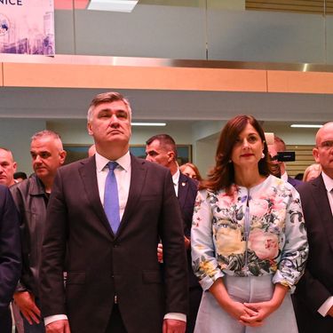 Prva dama odjenula je svjetloplavu kombinaciju