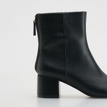 Reserved, 45,99 eura