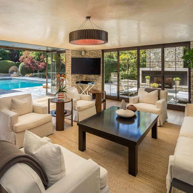 Vila u kojoj su živjeli Jennifer Aniston i Brad Pitt prodaje se za 56 milijuna dolara - 1