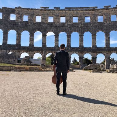 Hauser svira sam u pulskoj Areni