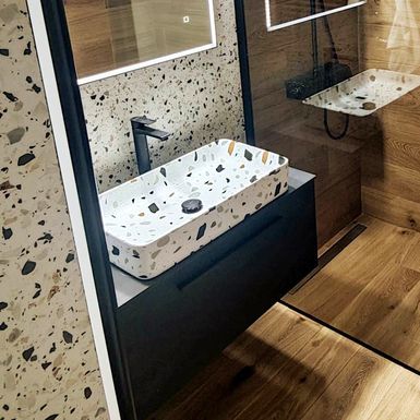 Gabrijela Vidaković iz Siska uredila je svoju kupaonicu u kombinaciji terrazzo pločica i drveta - 6