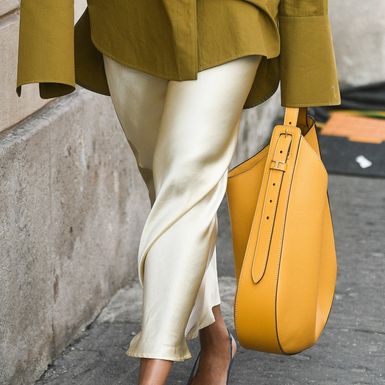 Satenske suknje sa sobom donose dozu elegancije