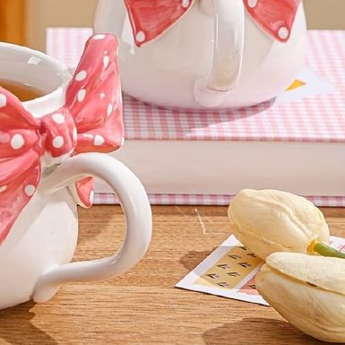 Šalica s mašnom s Temua