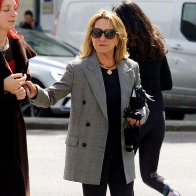 78-godišnja glumica Felicity Kendal u tajicama i sakou