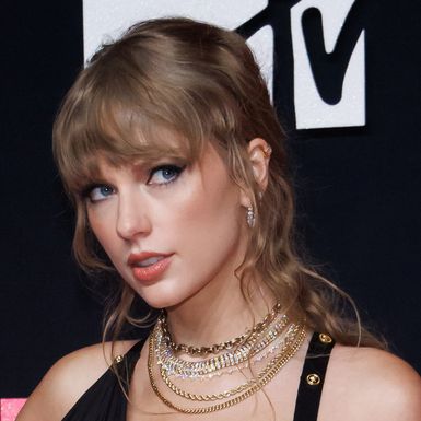 Taylor Swift nosi šiške 'Jane Austen'