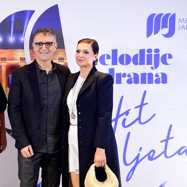 Nina Badrić u Saint Laurent štiklama na predstavljanju Melodija Jadrana 2025. - 4