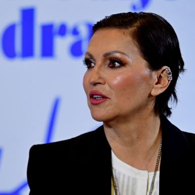 Nina Badrić u Saint Laurent štiklama na predstavljanju Melodija Jadrana 2025. - 5