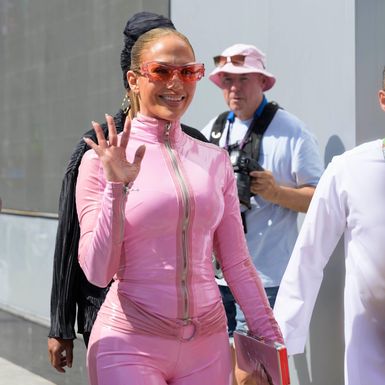 Jennifer Lopez na F1 stazi u Saudijskoj Arabiji 2025. - 4