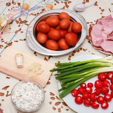 Uskrsni stol pun je najdražih delicija