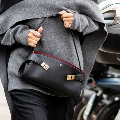 Ferragamo Hug jedna je od trenutno najpopularnijih dizajnerskih torbi