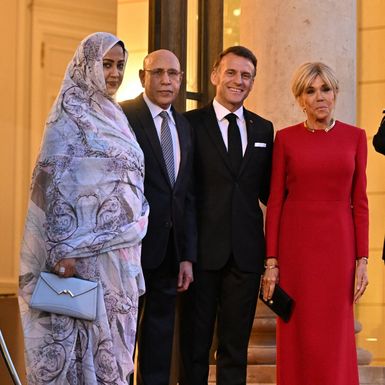Brigitte Macron u dugoj crvenoj haljini
